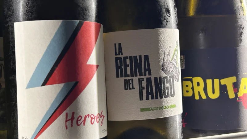 Selecció de vins naturals a Piola Restaurant de Vic: Heroes, La Reina del Fango i Brutal