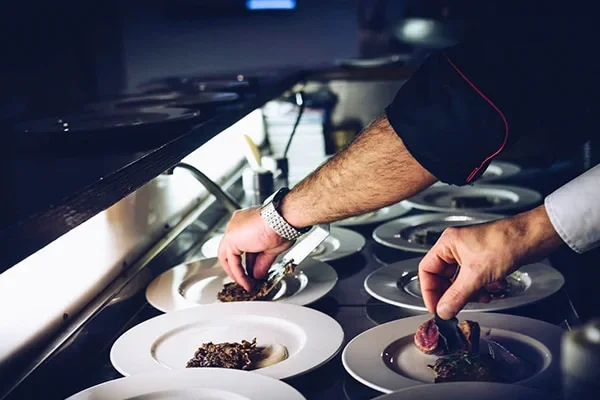 Emplatado en la cocina de Piola Restaurant en Vic